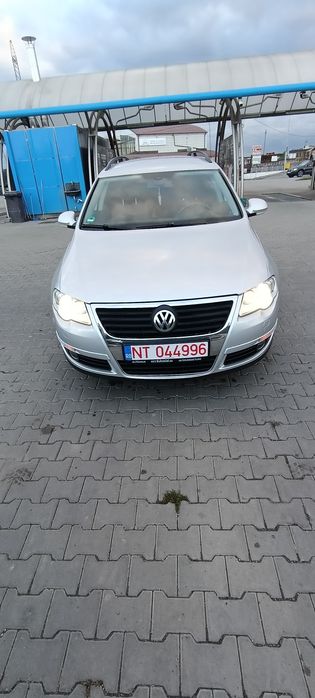 Vând Volkswagen Passat B6