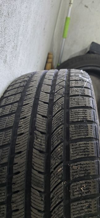 Продавам зимни гуми 225 50 17