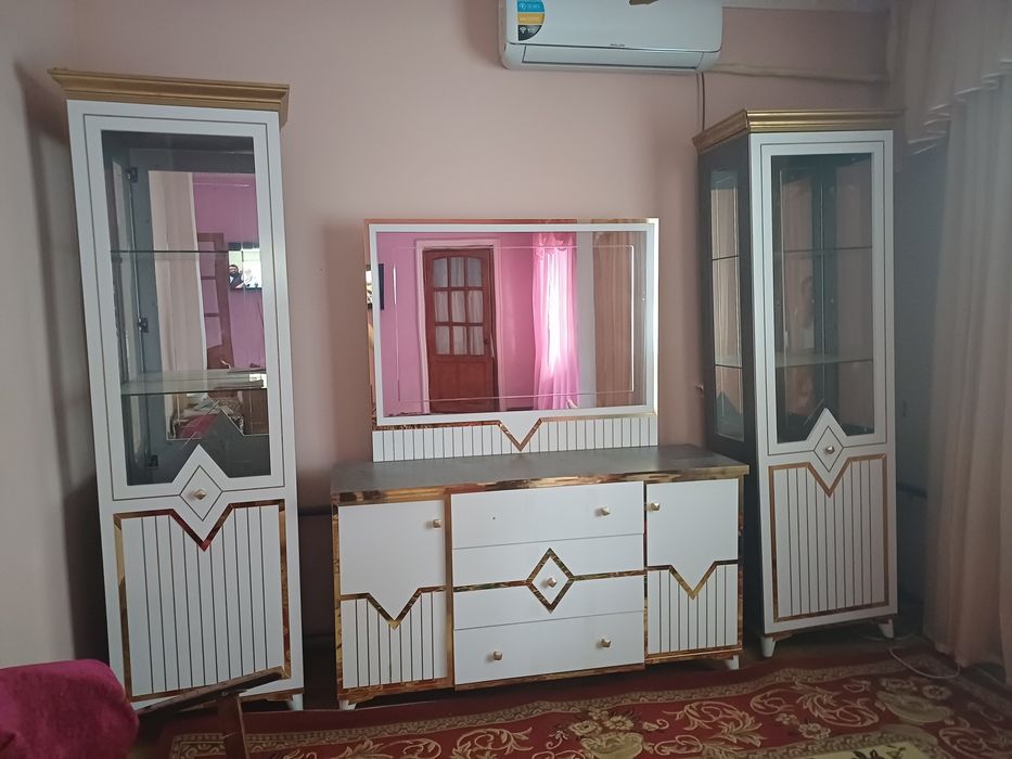 Комод и пенал сотилади