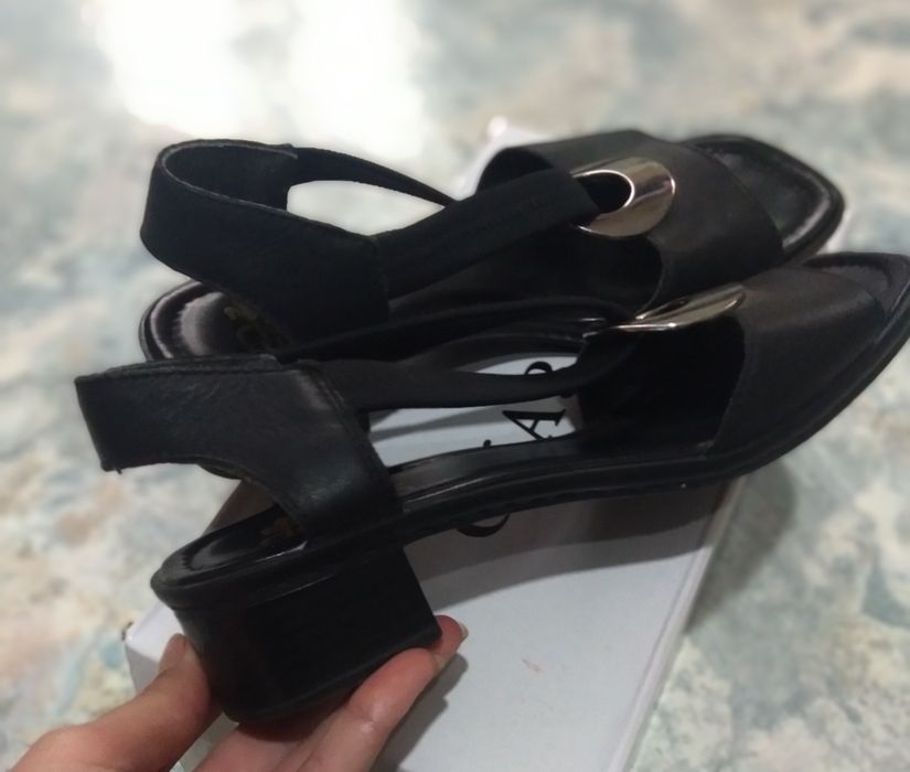 Продам босаножки