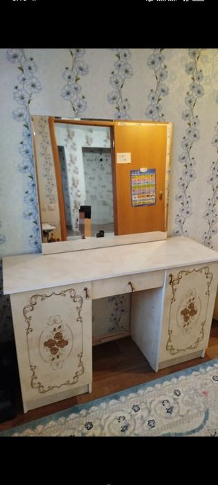 Продам комод и две тумбы