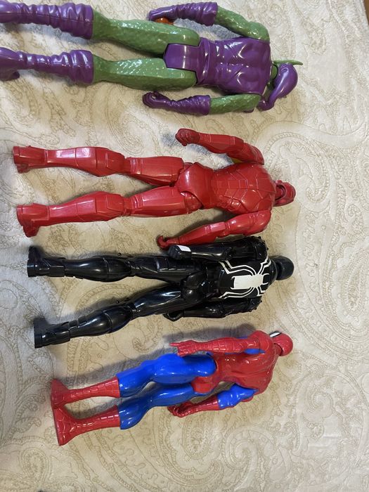 Figurine mari  din plastic