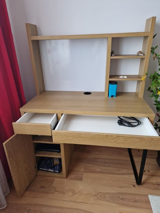 Birou Ikea aproape nou