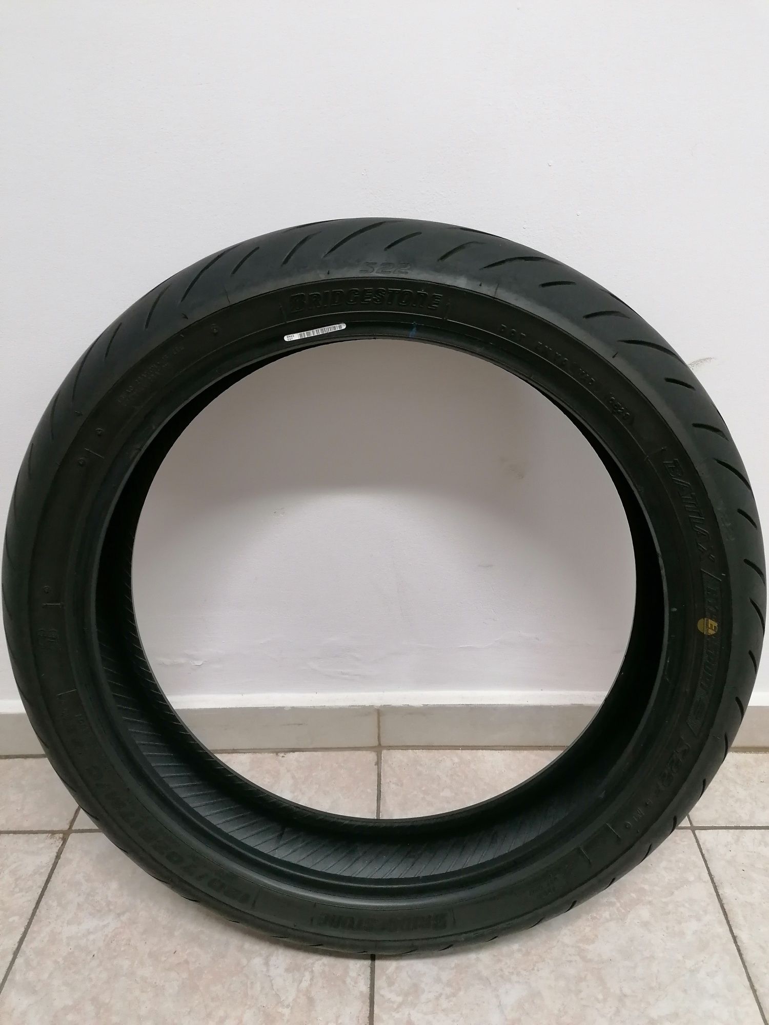 Гуми за мотор Bridgestone, Michelin
