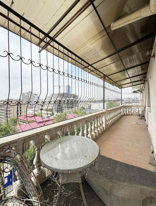 Срочно Якасарой новостройка 2/8/8  89 кв м