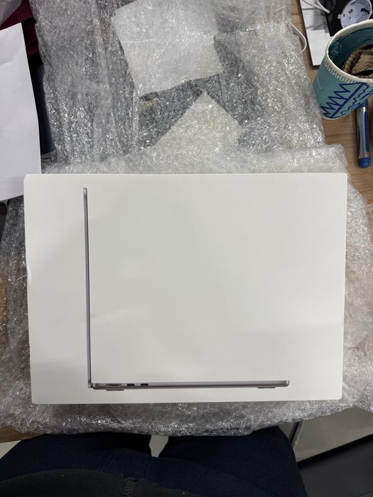 Macbook Air 13 2022год 16гб SSD 256