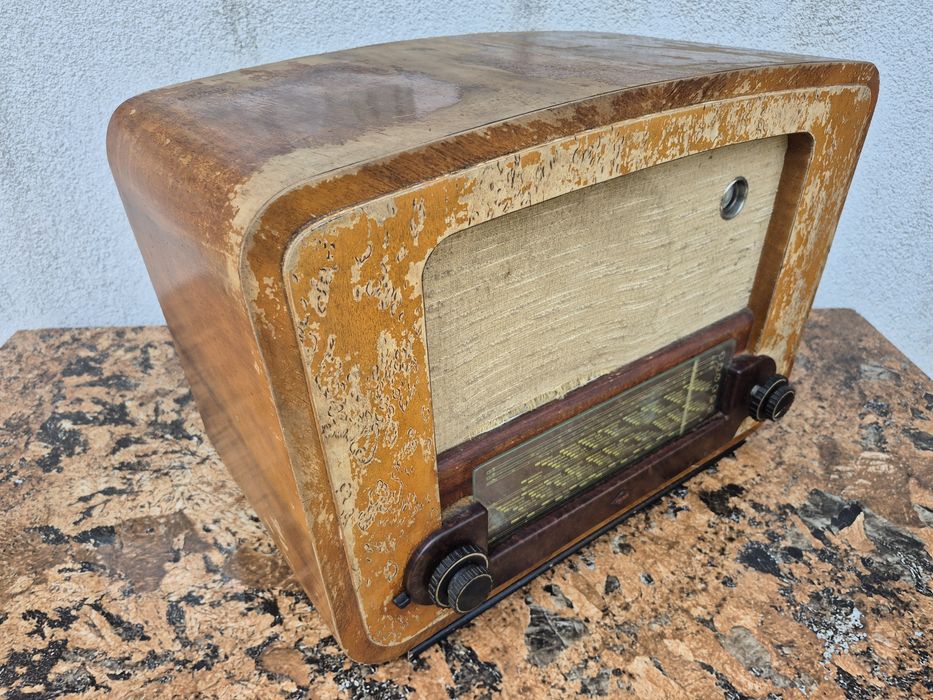 Radio cu lampi marca EAK ,model Super mare 97/51WS, made in Germany
Su