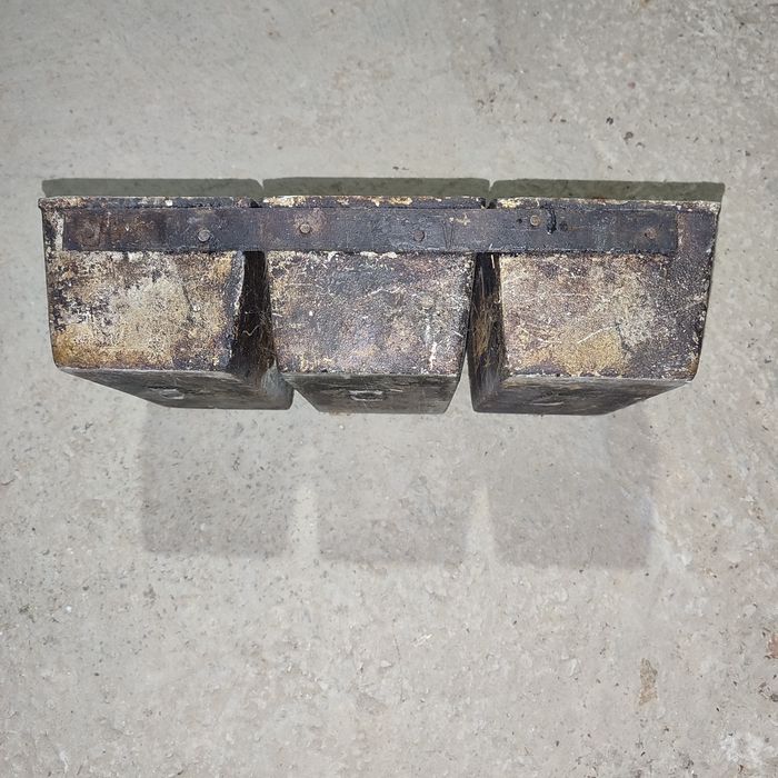 Mikser va buxanka qolip sotiladi.