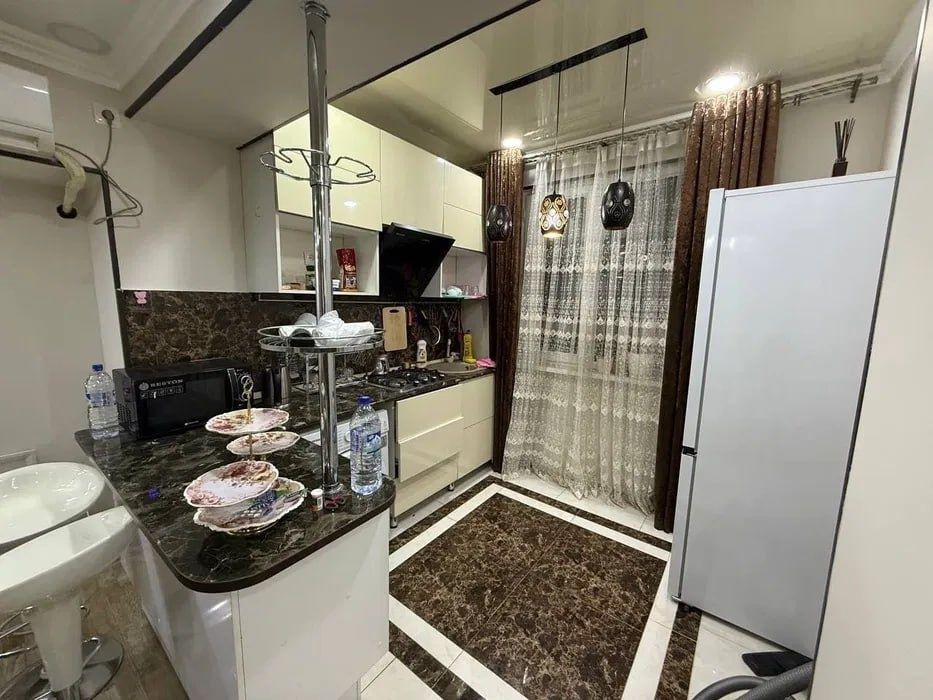 Срочно Продаётся Квартира 1в/2/4 Юнусабад Ц-6 ресторан На Небе