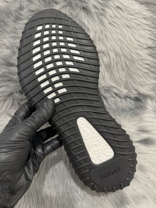 36-46 Yeezy 350 v2 Black Reflective