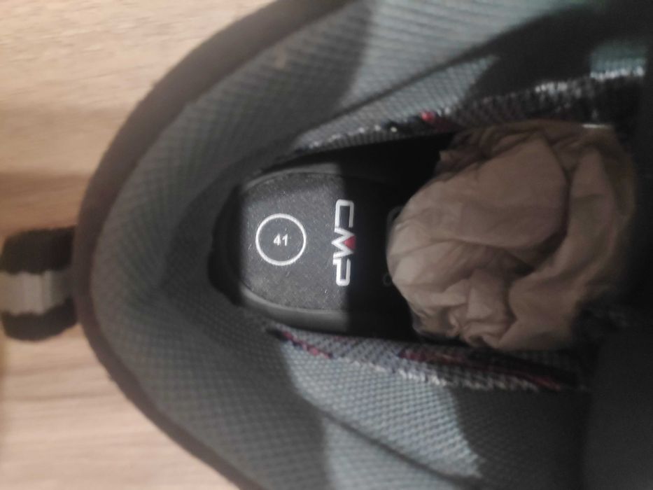 Vand bocanci de iarna