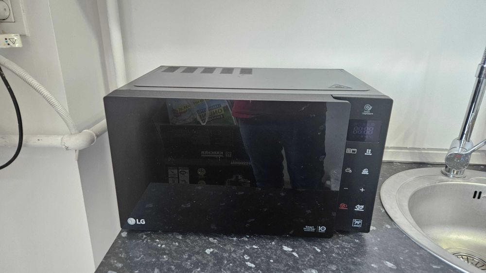 Cuptor cu microunde LG 25 l