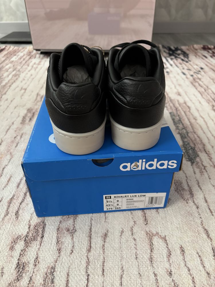 Продается Крос размер 42 Adidas оригинал