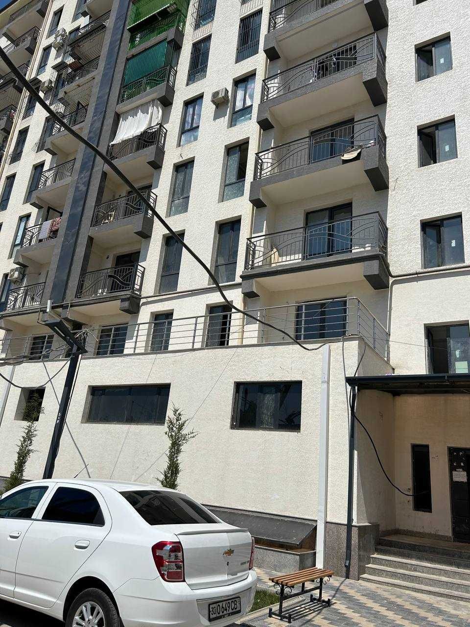 продается 4 ком квартира в новостройке 3 этаж кирпич