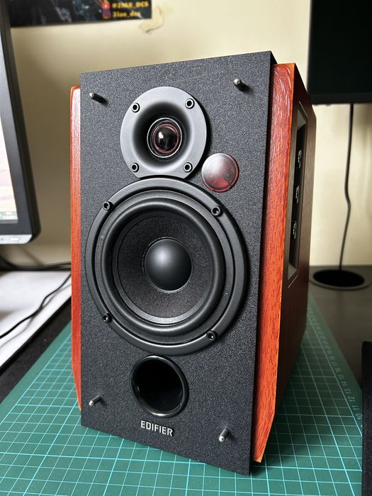 Edifier R1700BTs