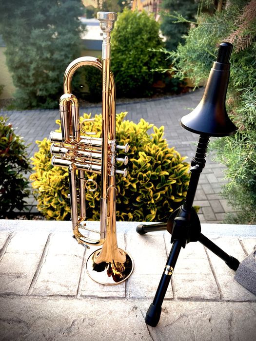 Trompetă Thomann – stare impecabilă + cutie premium + stativ inclus