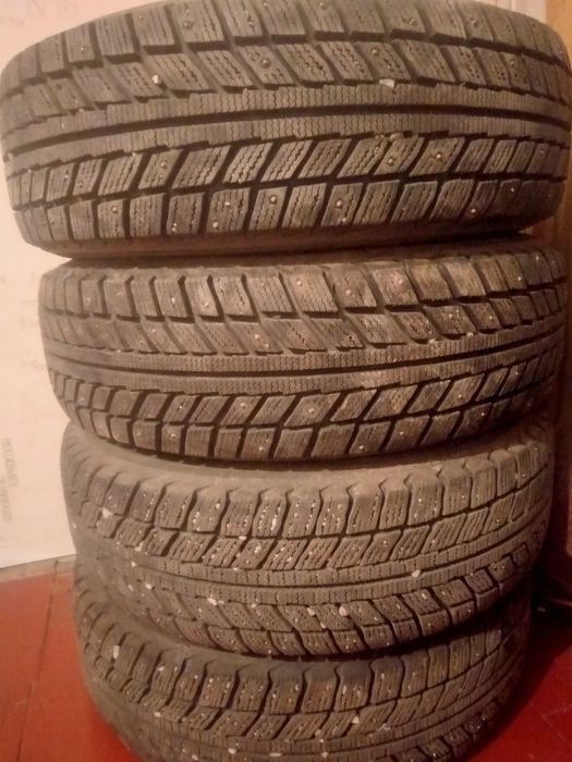 Продам комплект резины