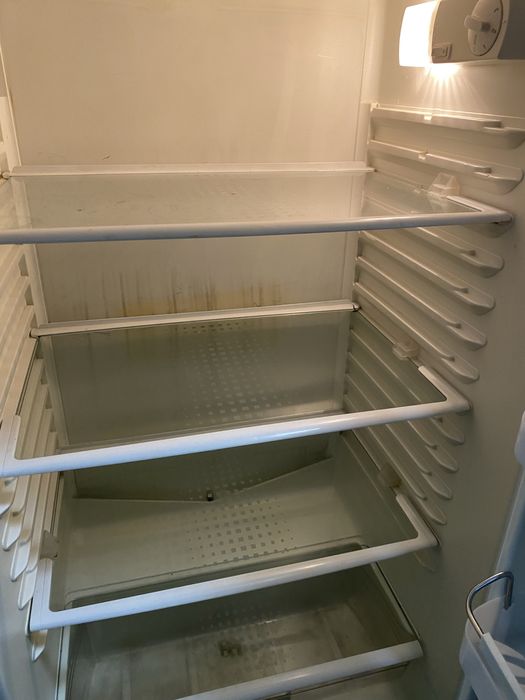 Хладилник с горна камера