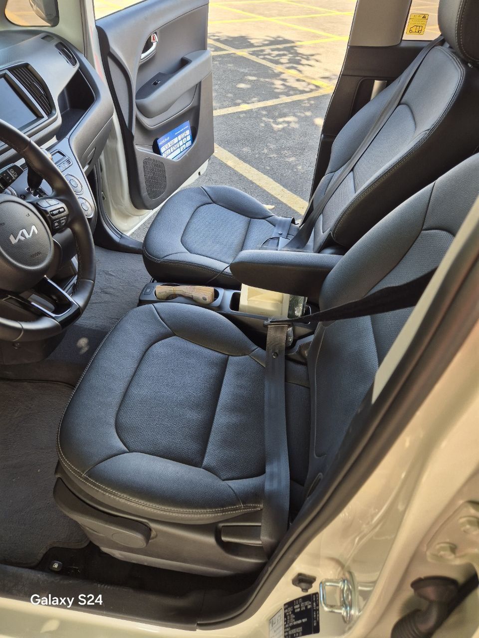 Срочно продам как новый KIA  RAY пробег. 3.000 км цвет бежвий.