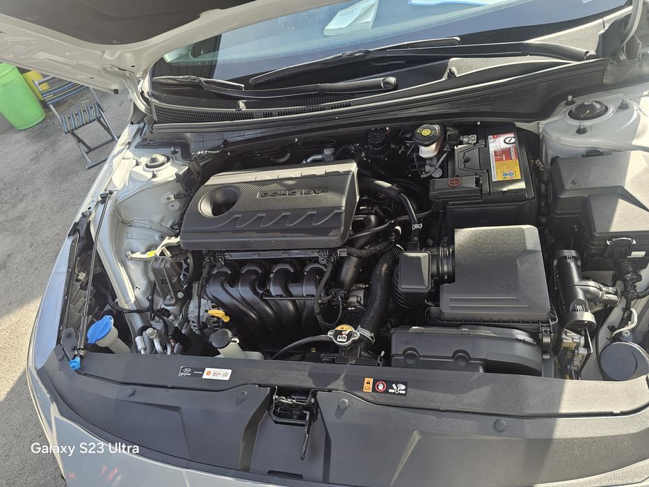 Hyundai Elantra  1.6 mator