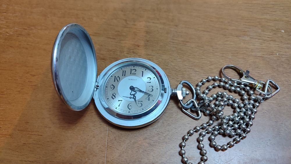 Стар джобен часовник Победа