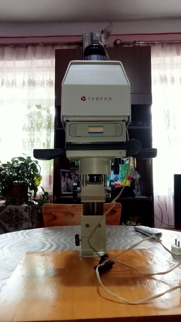 Фотоувеличитель "Таврия" – ретро-классика для пленочной фотографии!
