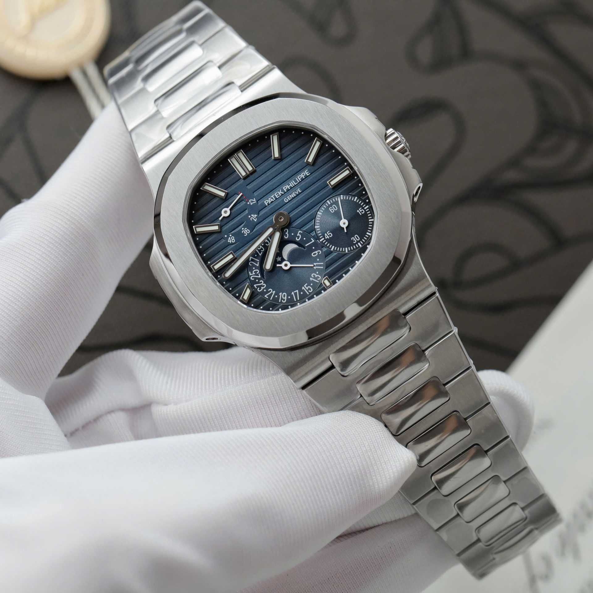 Мъжки автоматичен часовник Patek Philippe Nautilus 5712/1A-001