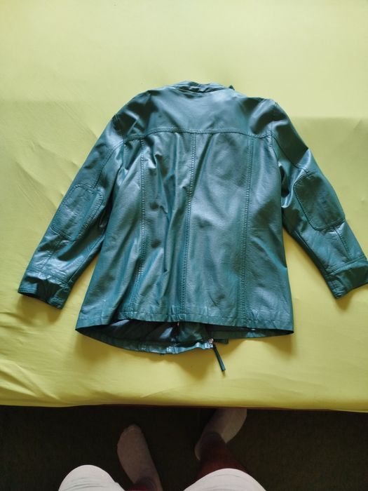 Стилно дамско кожено яке!