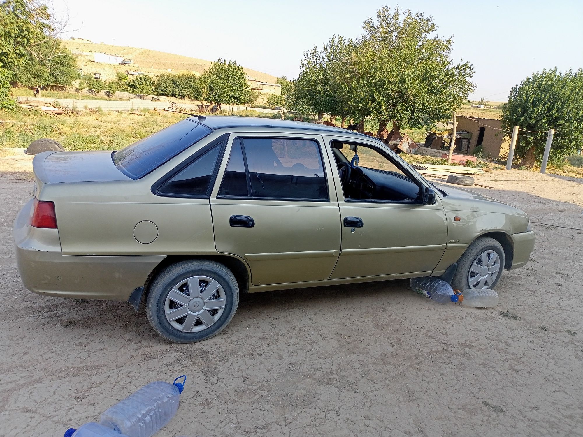 Salom sotiladi 2009 yili metani bor 250000 yurgan xolati yaxshi