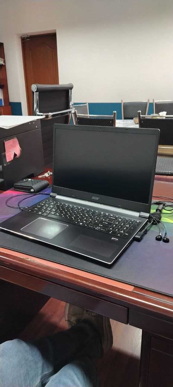 ACER aspire A715 - 74G