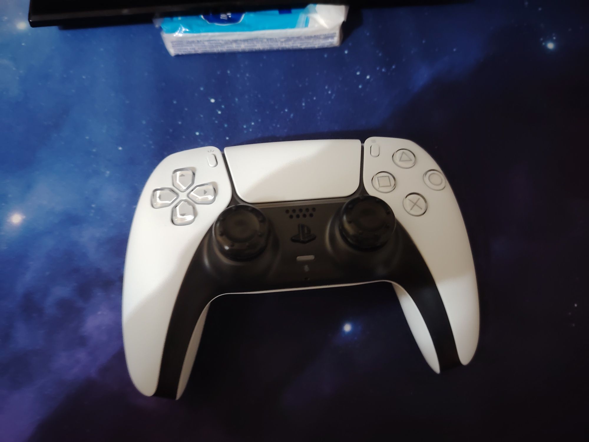 Vând PlayStation 5 încă în garanție