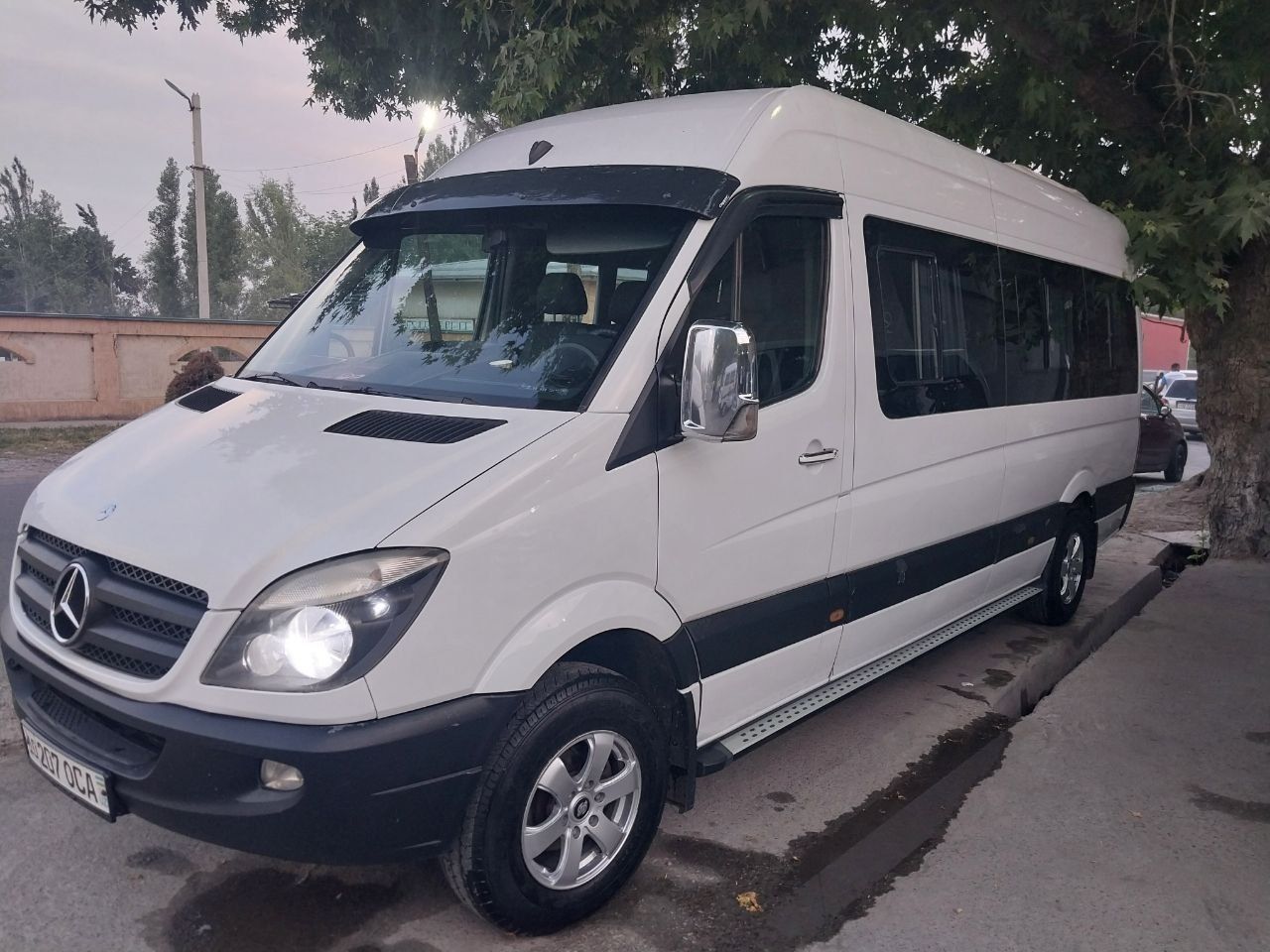 Микроавтобус Sayoxat uchun Mercedes Benz sprinter