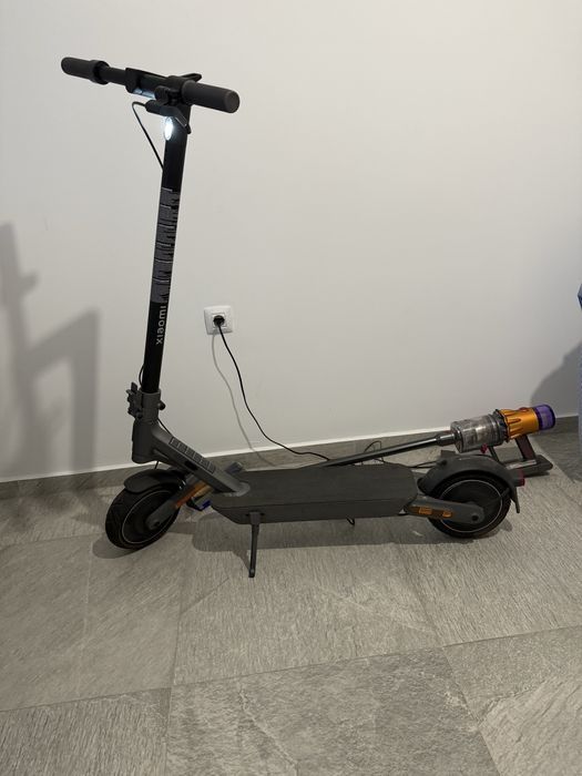 Schimb cu IPhone trotineta electrica Xiaomi 4 ULTRA noua
