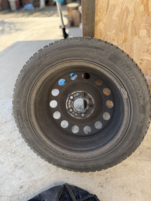 Vand cauciucuri iarna Hankook 205/55/16 cu jante tabla 16” BMW