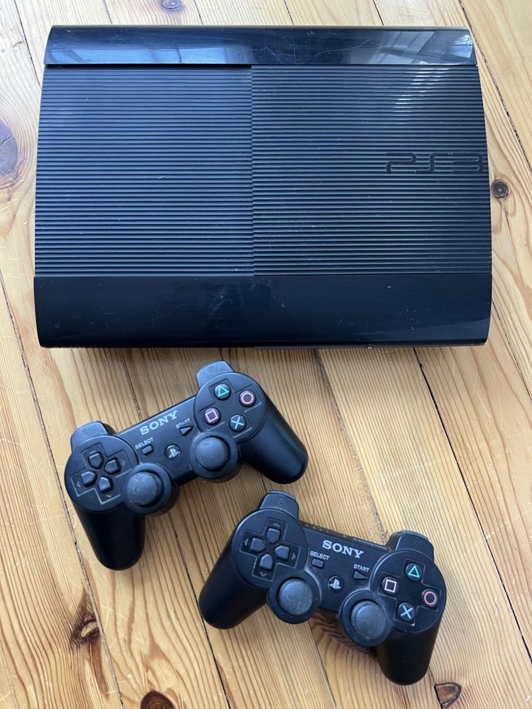 PlayStation 3 PS3 + 2 джойстика + 7 игри