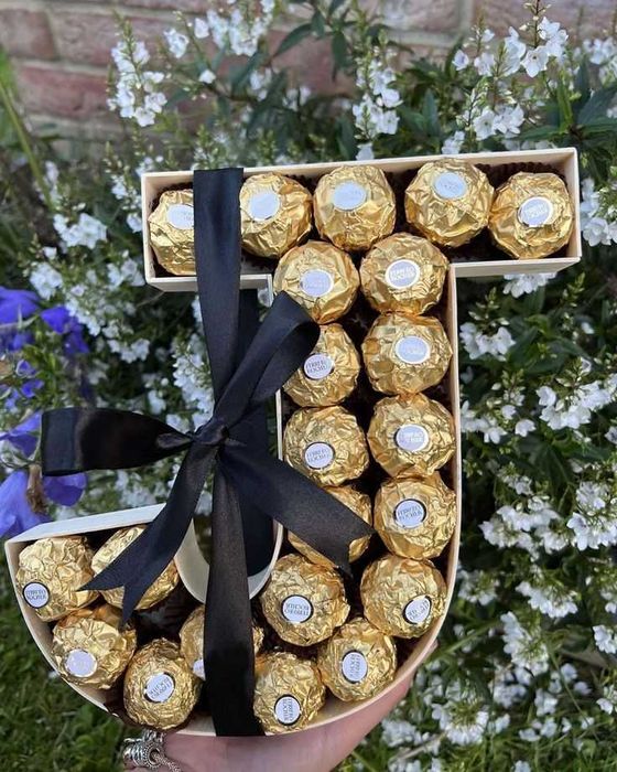 Букви цифри кутия с вечни рози цветя подарък рожден ден свети валентин