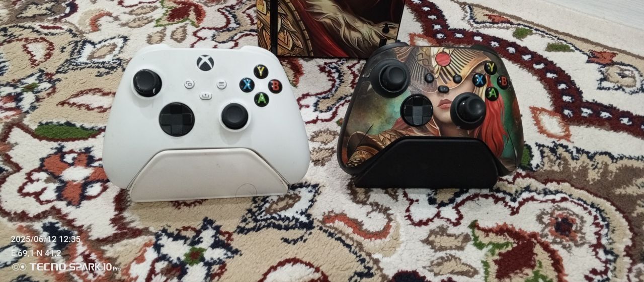 Продам Xbox series X 2 джойстик и игры состояние отличное
