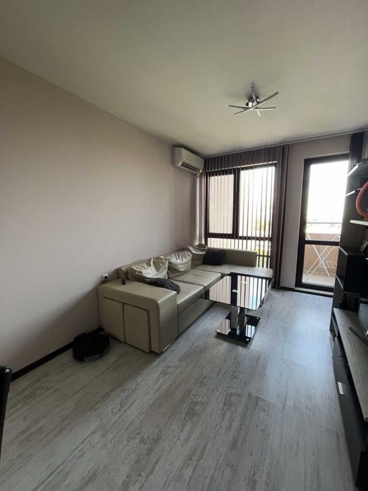 Двустаен апартамент в Южен