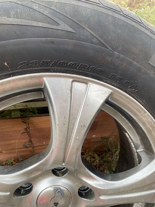 Vând roți suv cu anvelope vara