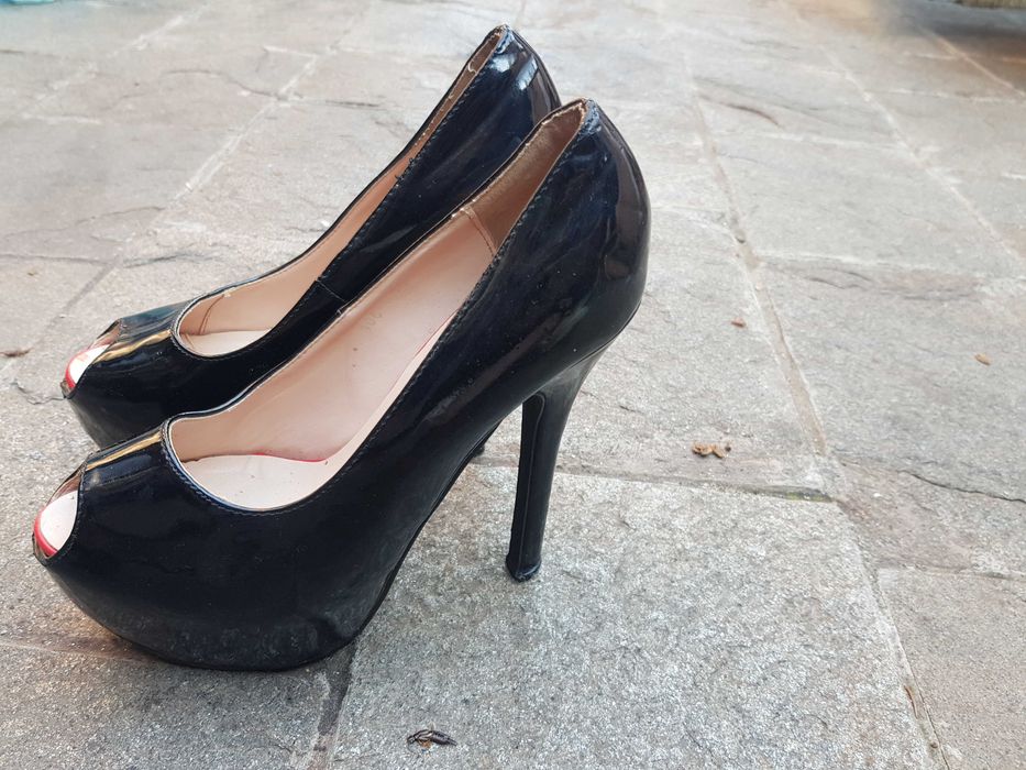 Дамски обувки на висок ток