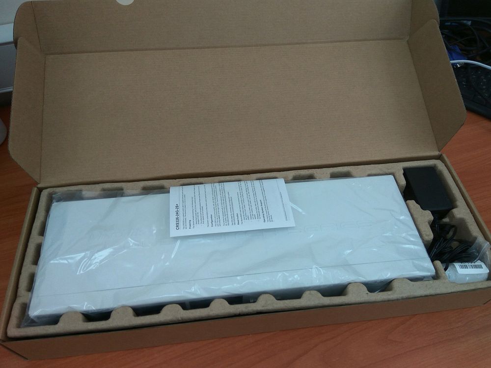 Switch 24 port Mikrotik CRS326-24G-2S+RM,