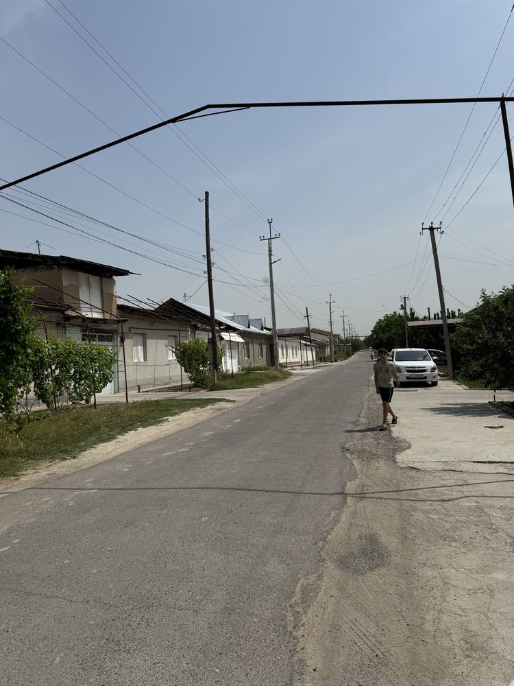 Prodayotsya dom 3 km ot kruga uch qahramon