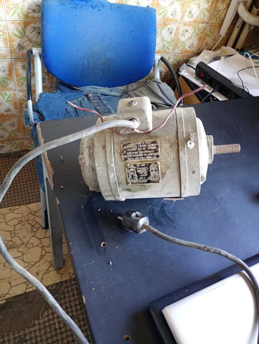 Продавам 2 асинхронни двигателя от ерата на СССР , както и  1Ф.Кор.