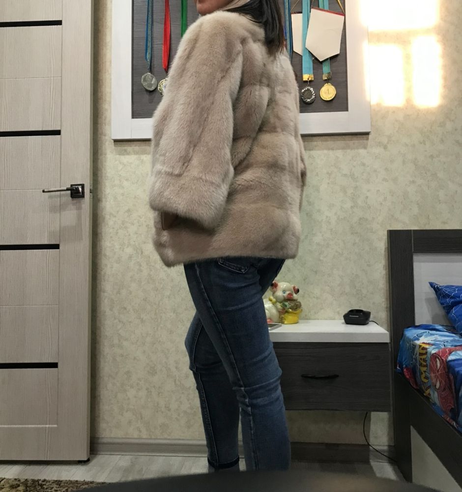 Продам норковую шубу автоледи