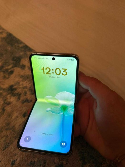 Samsung Galaxy Flip 5 de 512 GB în stare impecabilă, Menta, Sticla Org