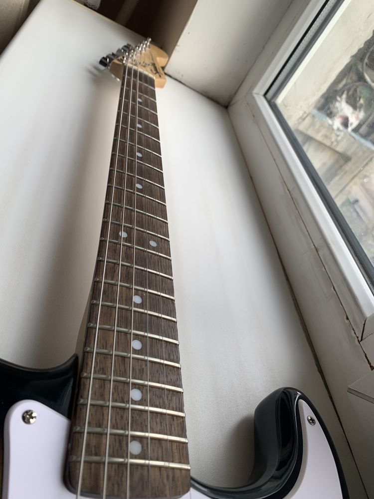 Fender Squier Stratocaster электрогитара + чехол Fender