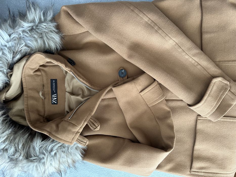 Бежово палто Зара