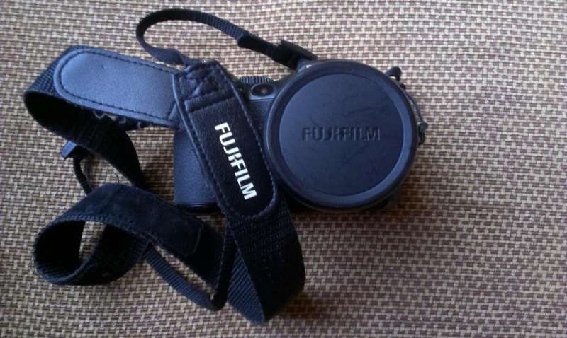 Продавам цифров фотоапарат Fuji FinePix S1800