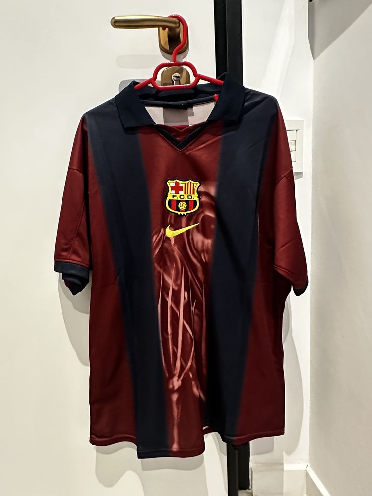 Tricou Barcelona x Travis