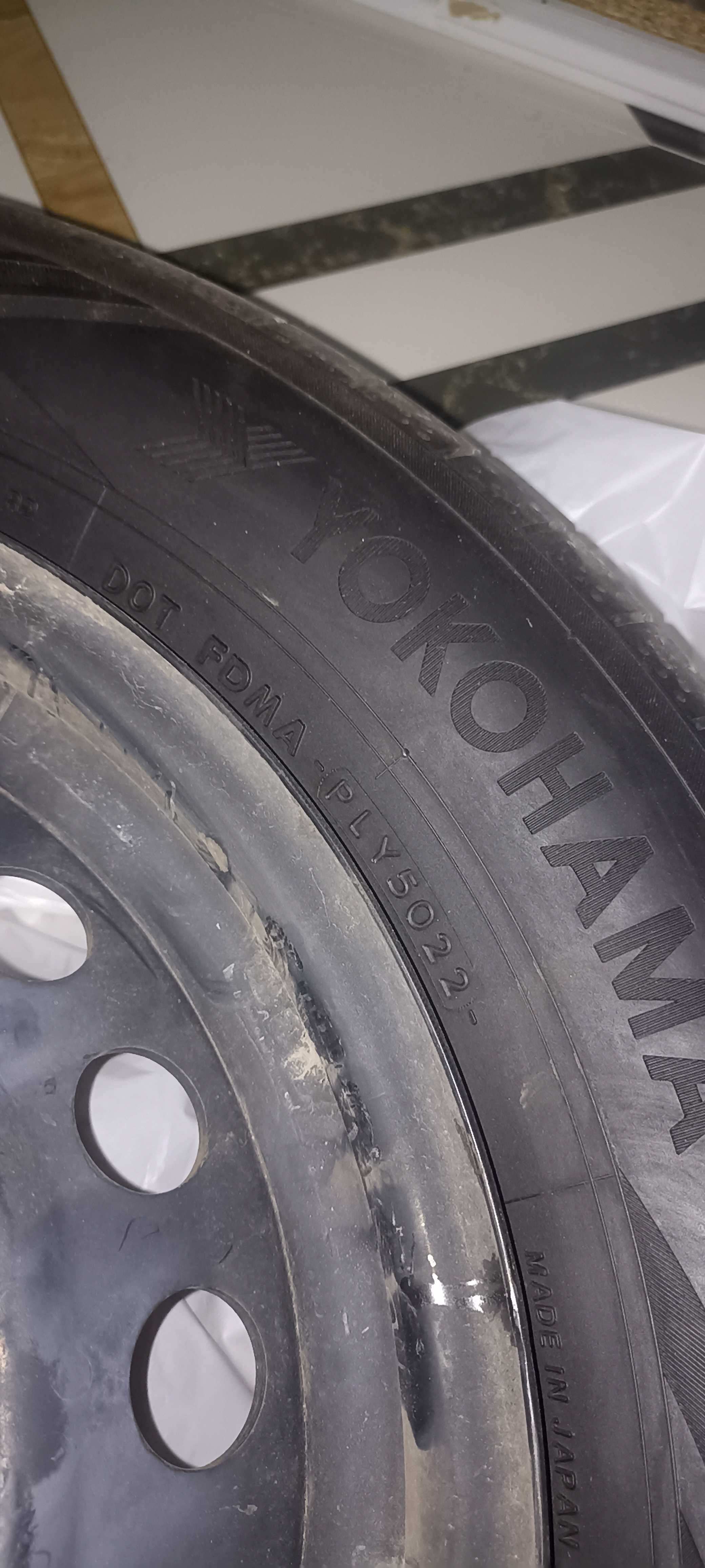 Шины с дисками Yokohama 205/65/16 новые и колпаками